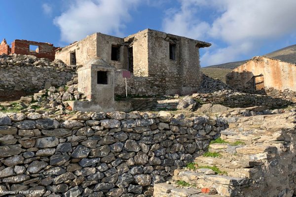 Φυλάκια και υποδομές φτάνοντας στη Γυάρο