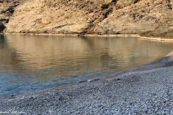 Τα κρυστάλλινα νερά της ΒΔ παραλίας