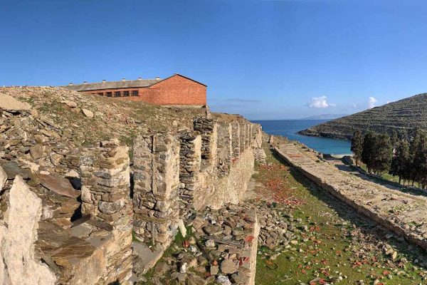 Τα φυλάκια επόπτευσης, οι φυλακές και ο καταυλισμός