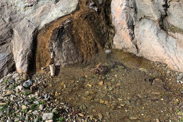 Η ροή στο πέτρινο ανάγλυφο