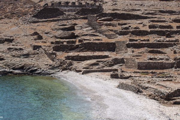 Αμφιθεατρικές υποδομές του καταυλισμού