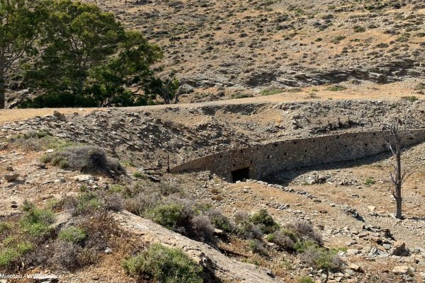 Λίθινες υποδομές στη ρεματιά