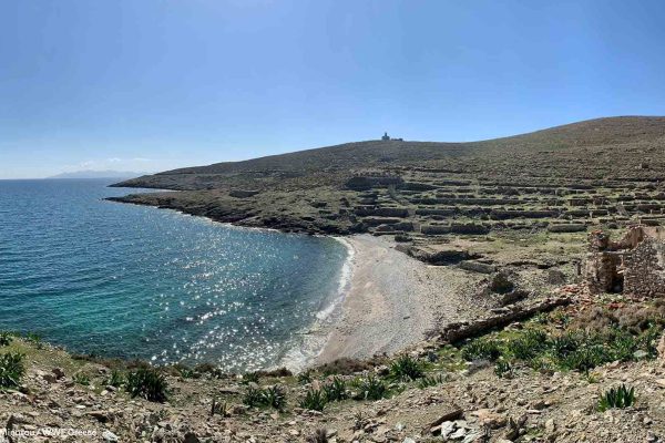 Στη διαδρομή προς το νεκροταφείο εξορίστων