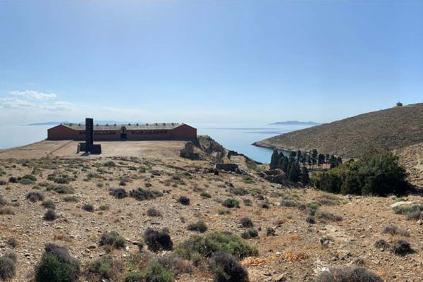 Ο ορίζοντας με το τοπίο των φυλακών καθώς και των άλλων νησιών