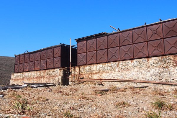 Oι σκουριασμένες (πλέον) δεξαμενές νερού