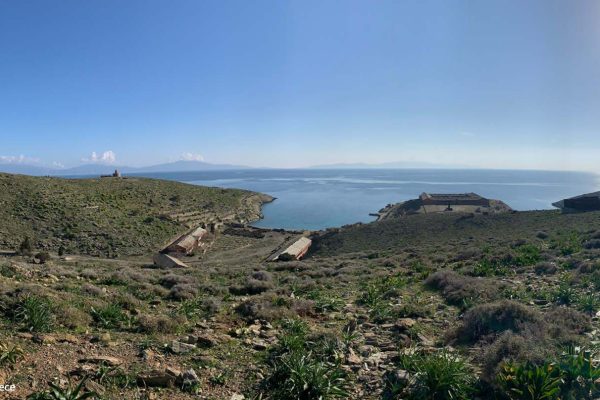 Ακολουθώντας τη ξερολιθιά και το ανάγλυφο της Γυάρου τον χειμώνα