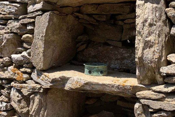 Μνήμες και αντικείμενα από την ιστορία της Γυάρου σε κτίσματα του παλαιού οικισμού