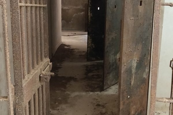 Βιβλιοθήκη Aπομόνωση Φυλακή-2