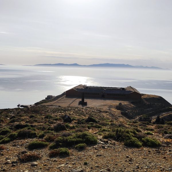 Η δυτική όψη των φυλακών της Γυάρου (Πηγή: ΟΙΚΟΜ ΕΠΕ)